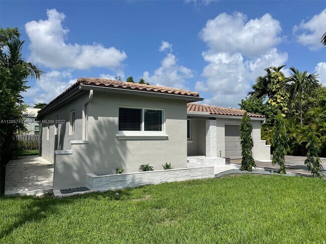 Building Photo - 2920 SW 60th Ct