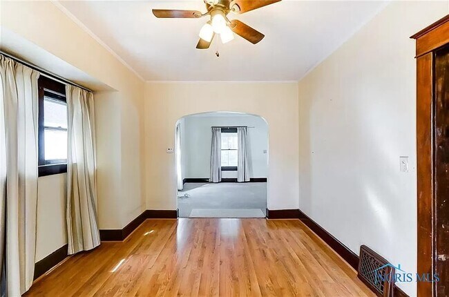 Foto del edificio - 927 Ogden Ave