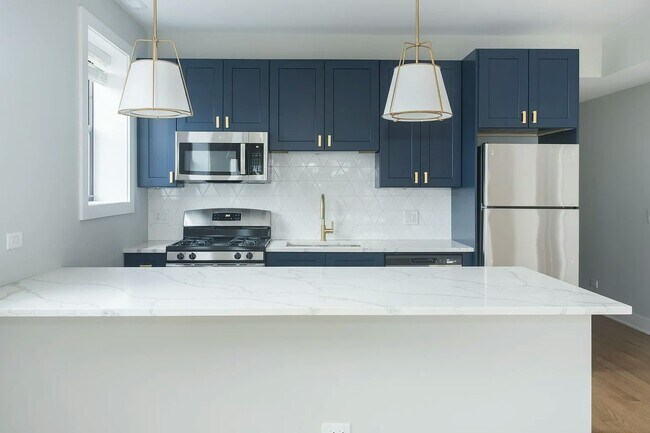 Foto del edificio - 2032 W Montrose Ave