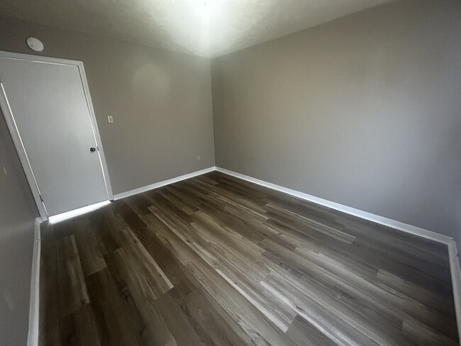 Building Photo - 276 Greenfield Dr