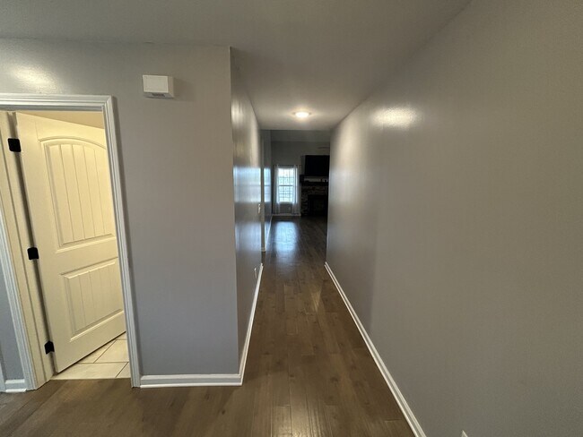 Foto del edificio - 721 Tidwell Dr