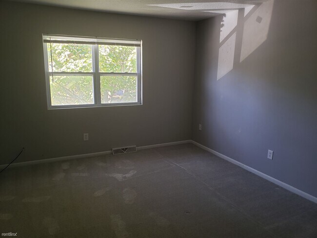 Building Photo - 2 br, 1 bath Duplex - 3532 Kenowa Ave SW