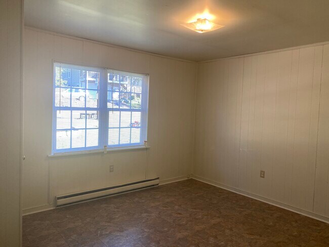 Building Photo - 1706 Chesapeake St