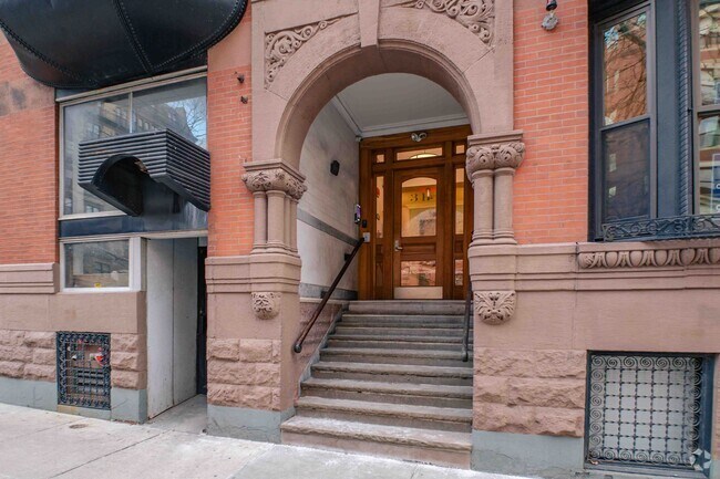 Building Entrance - 31 Massachusetts Ave