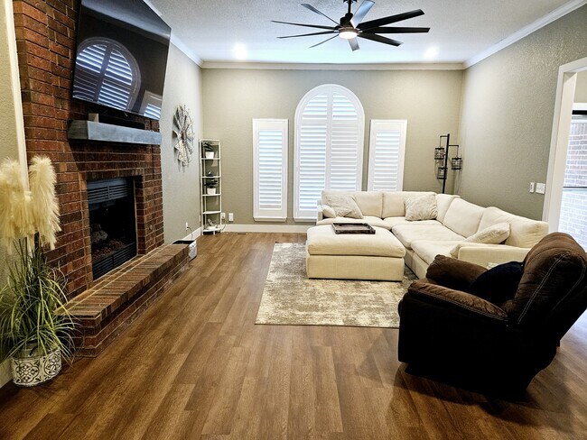 Building Photo - 2010 Constitution Ave