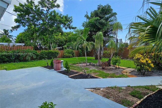 Building Photo - 1702 Tropical Dr