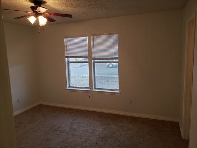 Dormitorio de invitados - 910 Ridgemont St