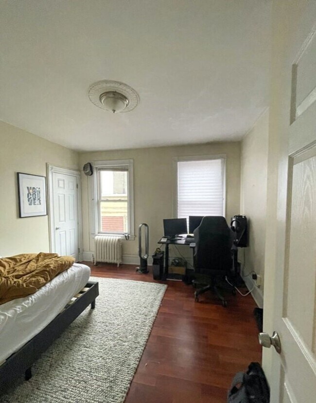 Foto del edificio - 44 Parker Hill Ave