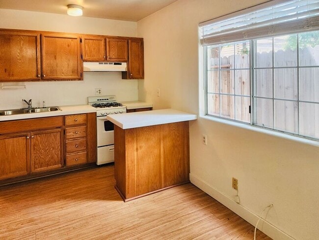 Foto del edificio - 362 Ralcam Pl