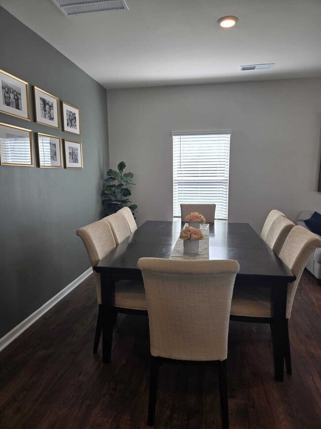 Building Photo - Charming Home in Sweet Briar Community