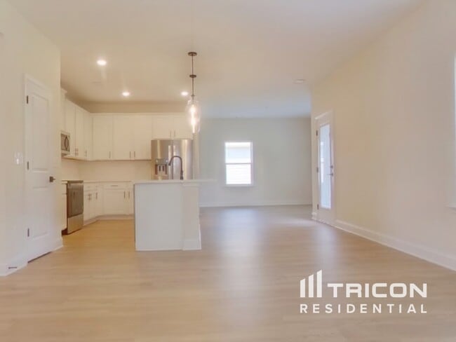 Foto del edificio - 446 Cantrell Dr