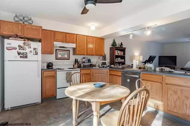 Kitchen - 123 Stone Gate Cir