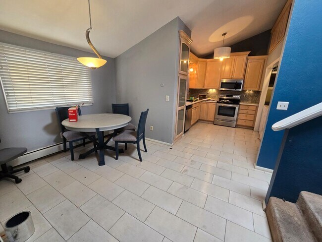 Foto del edificio - 378 Hidden Valley Cir