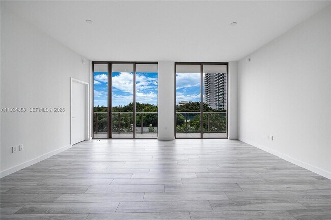 Foto del edificio - 2678 Tigertail Ave