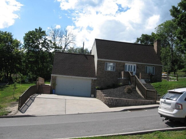 Building Photo - 1815 N 6th Ave