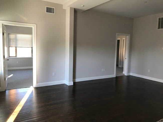 Building Photo - 10 Merrymount Rd