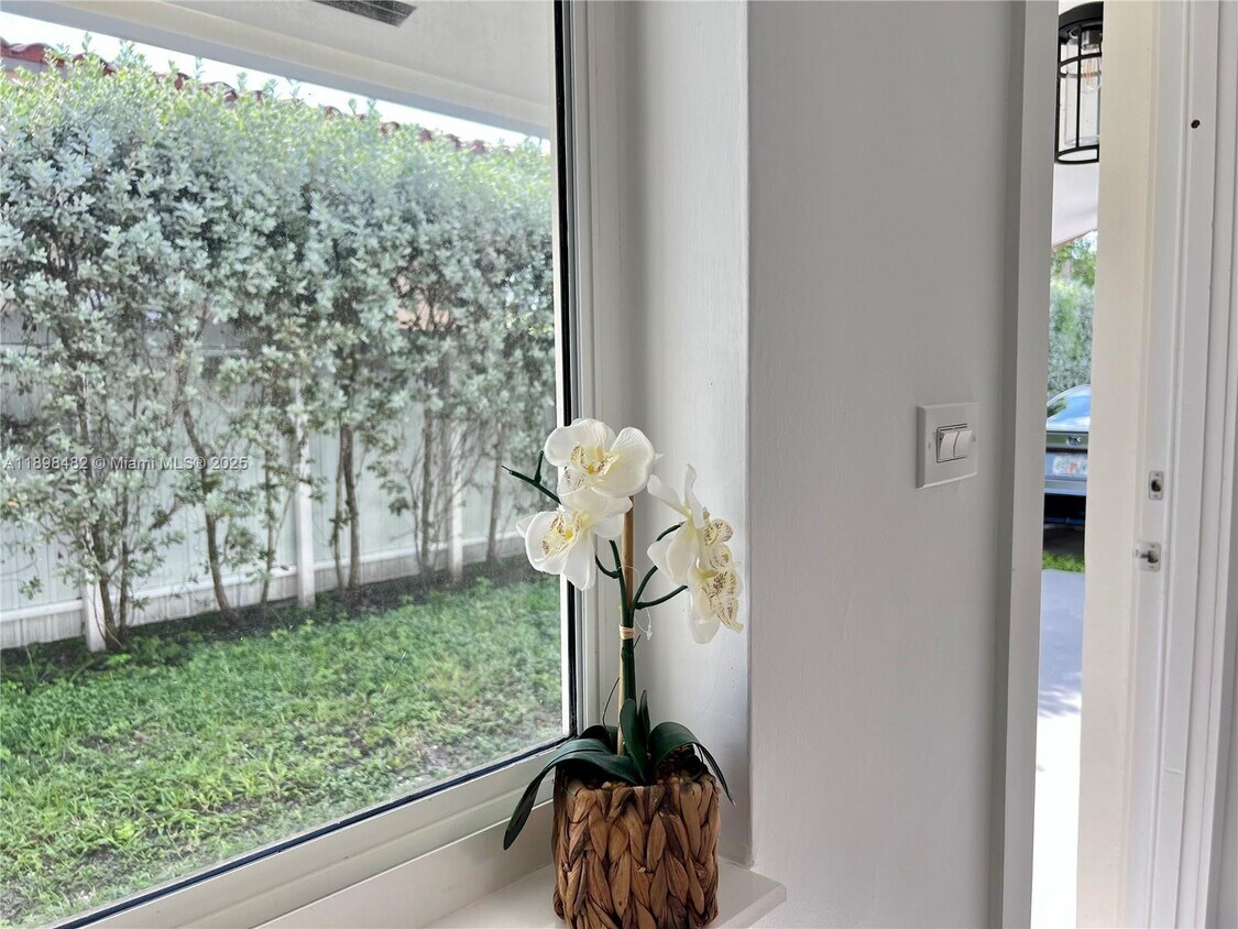 Foto principal - 2827 SW 24th St