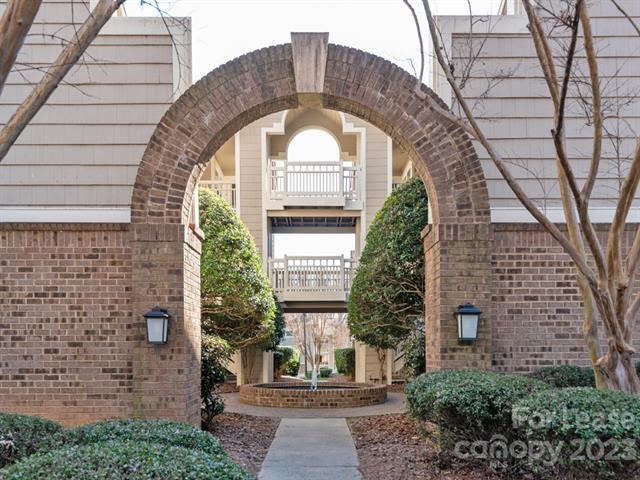 Foto del edificio - 5007 Sharon Rd