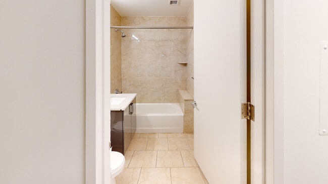 Interior Photo - 10 Hanover Square