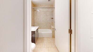 Interior Photo - 10 Hanover Square