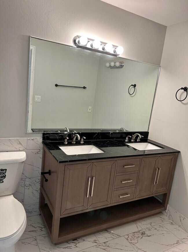 Foto del edificio - 1158 Summit Trail Cir