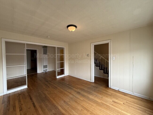 Foto del edificio - 107 Lafayette Blvd