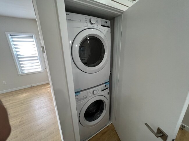 Building Photo - 7 Transit St