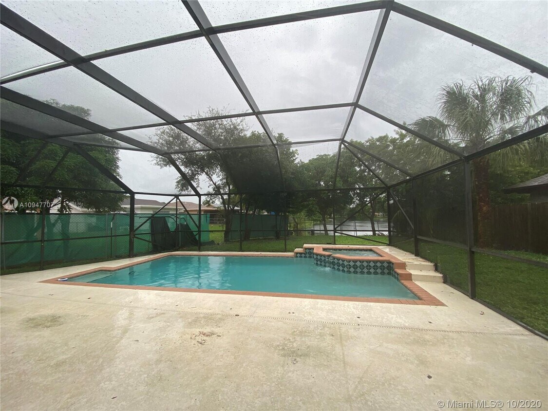 Foto principal - 1222 SW 74th Ave