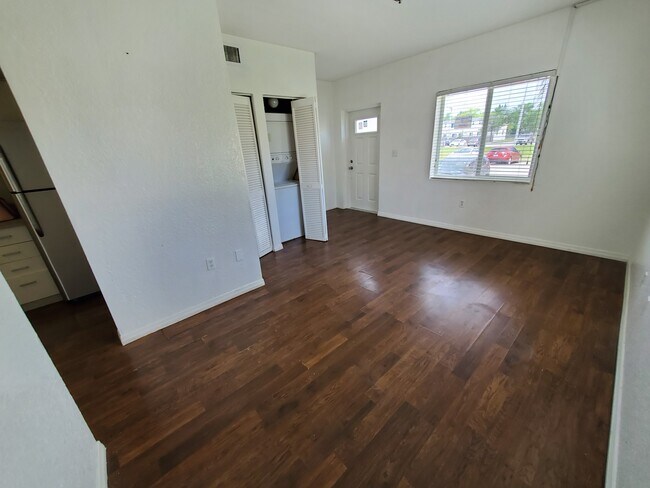 Building Photo - 300 NW 84th Terrace