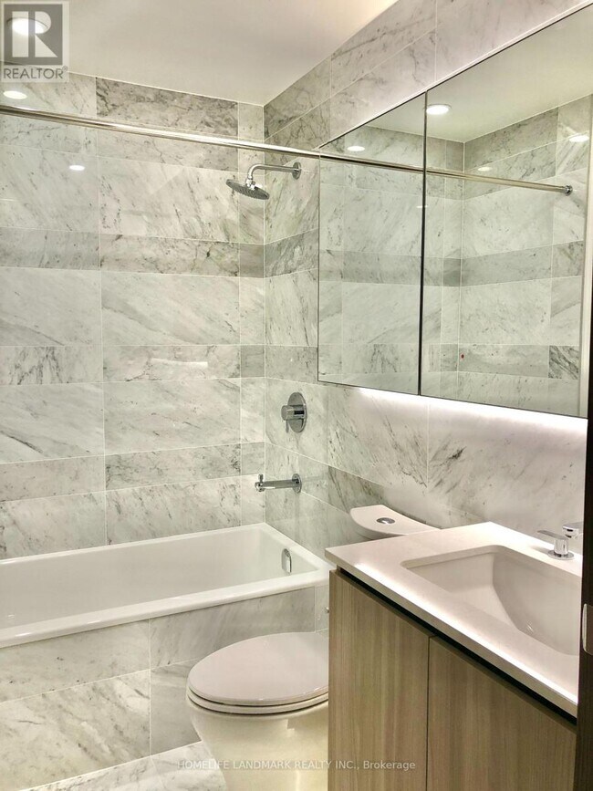 Photo du bâtiment - 19 Bathurst St