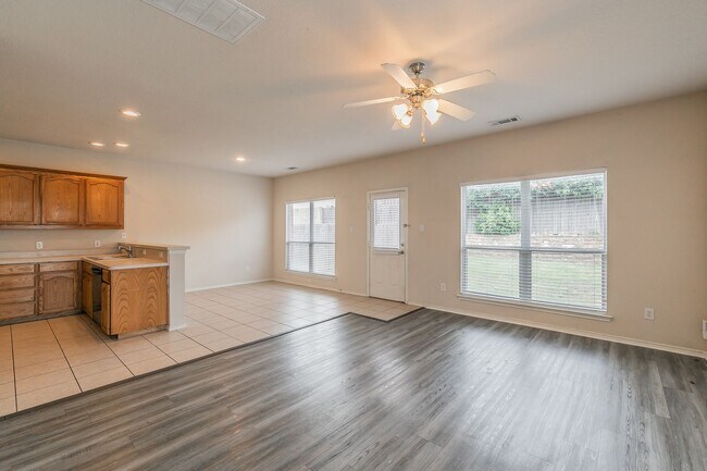 Building Photo - 6333 Claire Dr