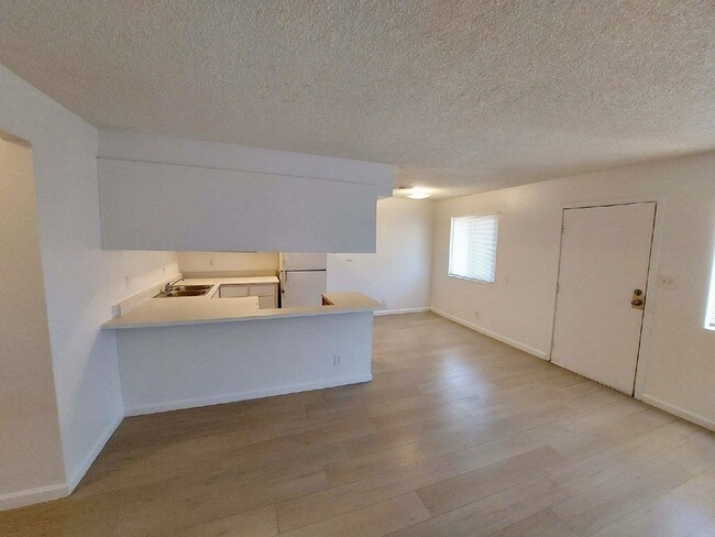 Foto del edificio - Freshly Updated 2 bed, 1 bath Upstairs Con...