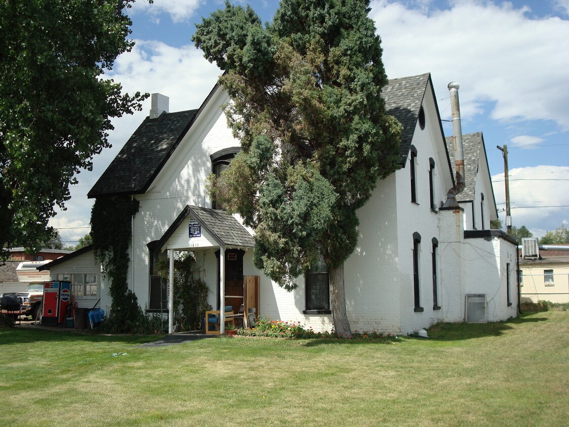 Primary Photo - 1435 N Harlan St