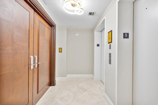 Foto del edificio - 16275 Collins Ave