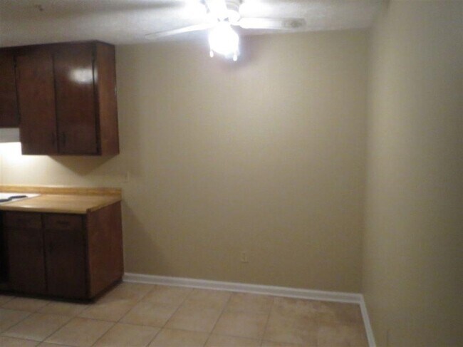 Foto del edificio - 2932 Greenon Ln