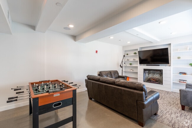Interior Photo - 504 Glenbrook