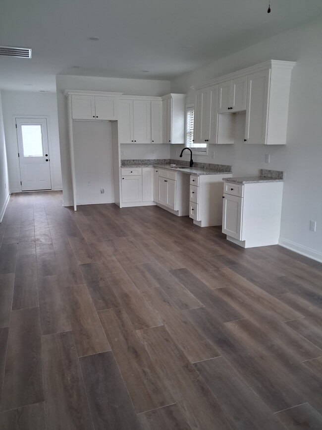 Foto del edificio - 842 Ridgewood Dr