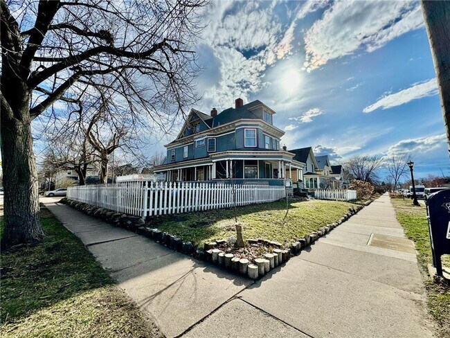 Foto del edificio - 1464 W Minnehaha Ave