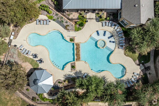 Piscina estilo resort de lujo - Villages at Turtle Rock