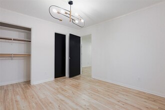 Building Photo - 10411 Rippling Fields Dr