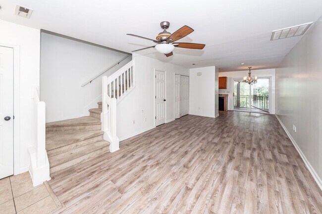 Foto del edificio - 2 Bedroom, 1.5 Bathroom Townhome - Charleston