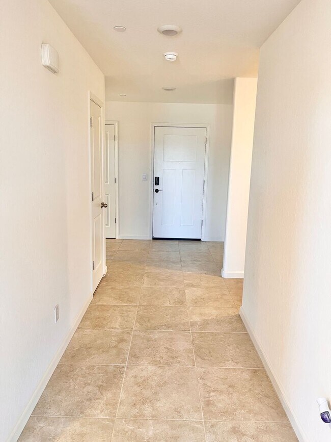 Foto del edificio - Spacious 4 Bedroom Home  – Solar & Pest Co...