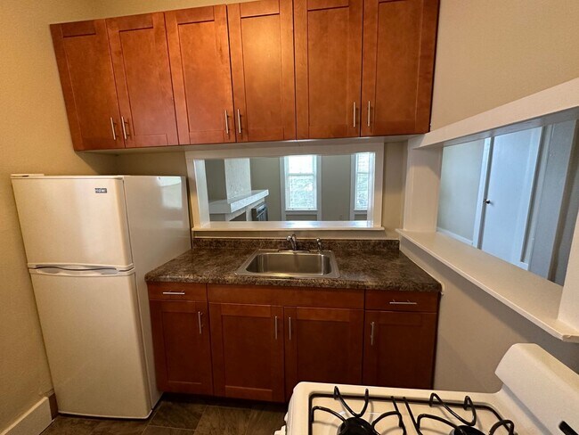 Building Photo - 2 Bedroom-Brady St - Heat & Electricity Included