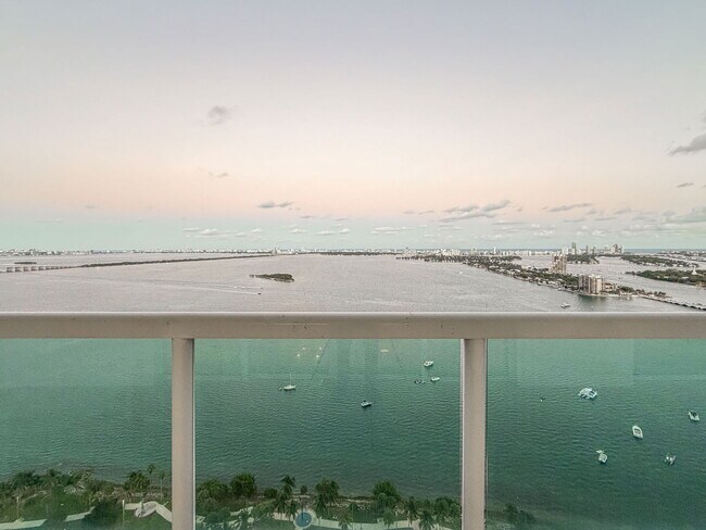 Photo - 1800 N Bayshore Dr Apartment