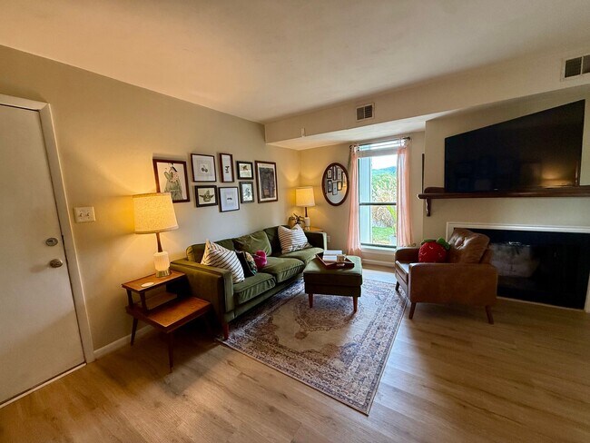 Foto del edificio - 3551 Timberline Trail