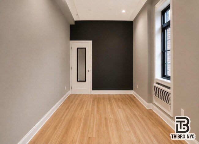 Building Photo - Suydam Street