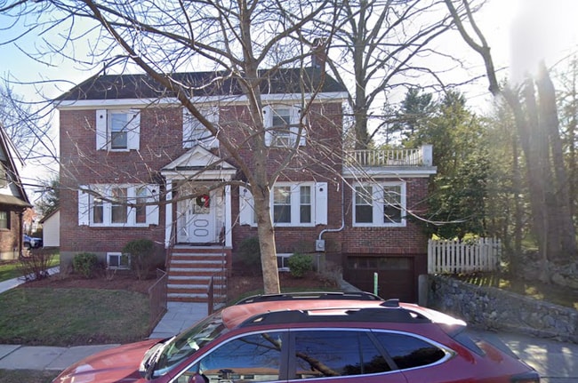 Building Photo - 21 Lawrence Ln