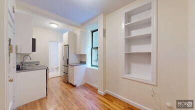Building Photo - 305 W 45th St