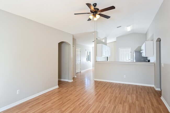 Building Photo - 1323 Hillview Dr