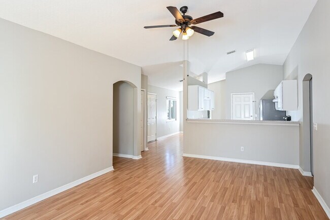 Foto del edificio - 1323 Hillview Dr